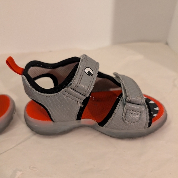 Carter's Toddler Boy Gray and Red Shark Sandals in Size 7 - Picture 3 of 10